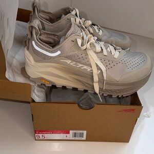 NWT New Altra Olympus 6 Trail Running Shoes Size 9.5